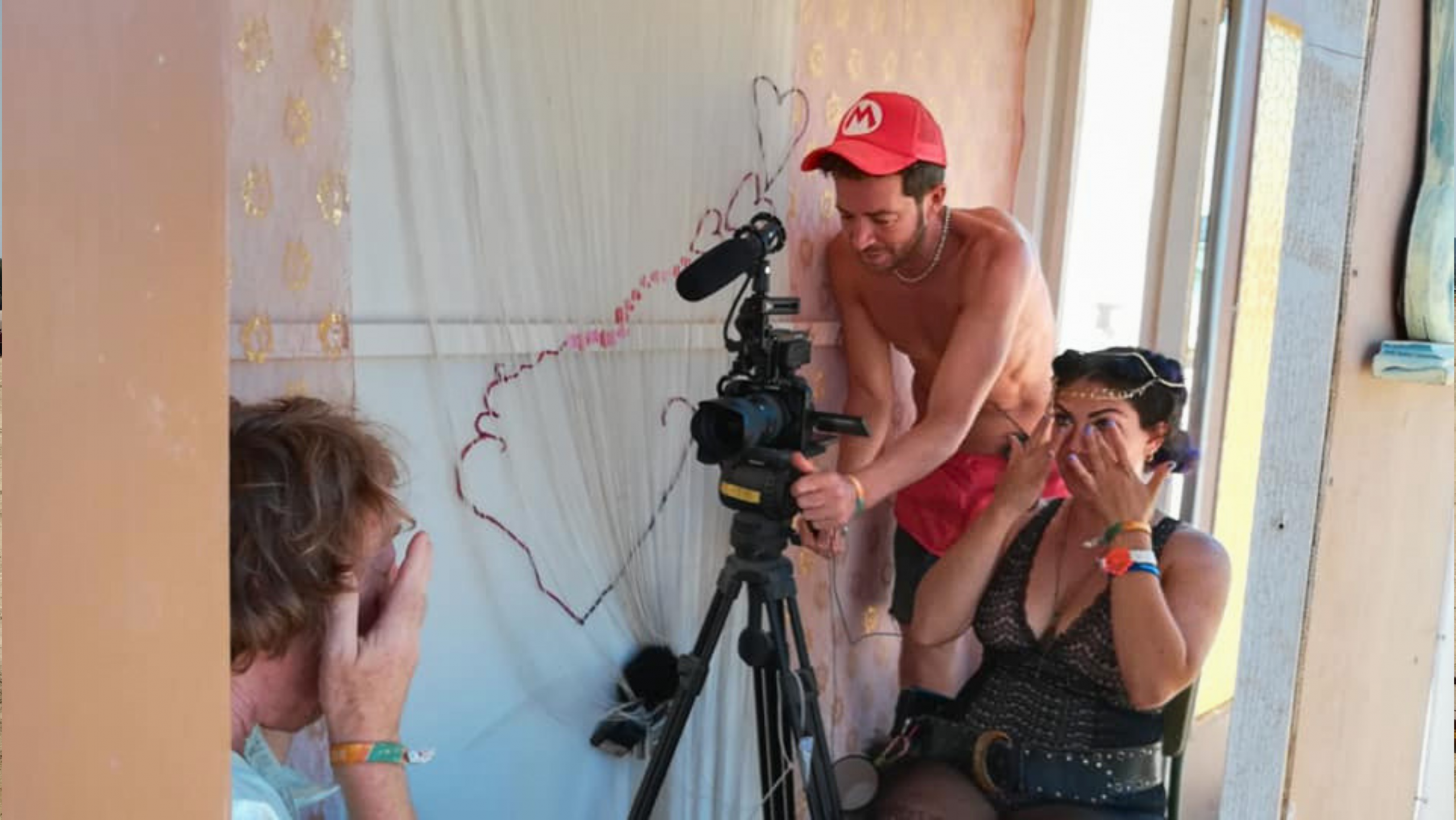 Im Inneren der Lovebox: Begegnung vor der Kamera, 2018