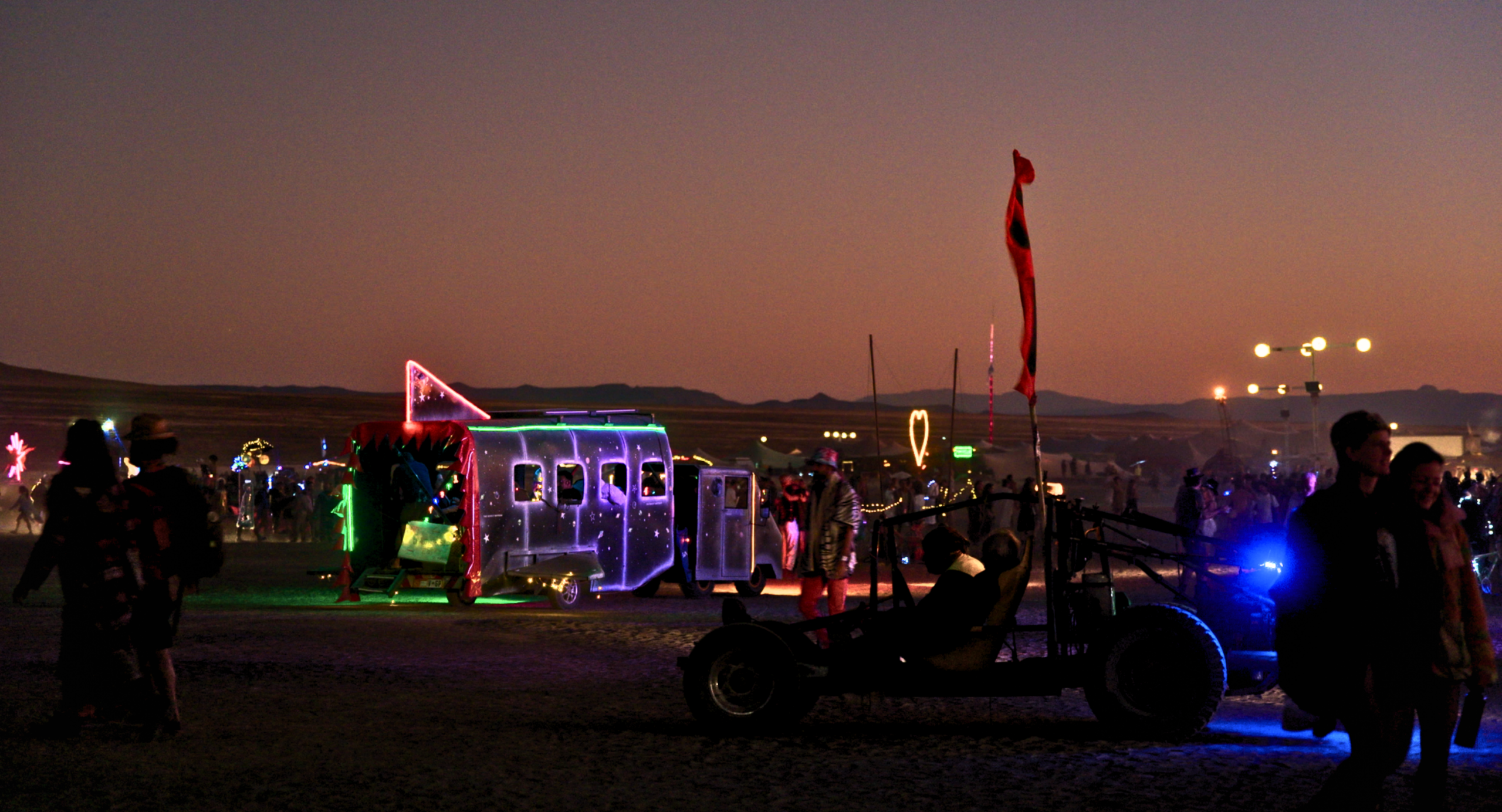 Die Lovebox nachts auf der AfrikaBurn Playa